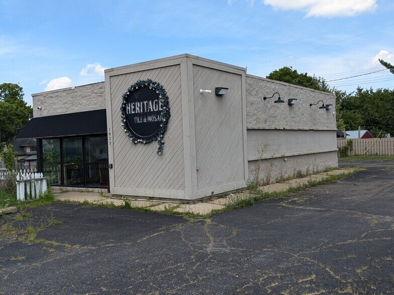 1623 S Washington St, Lansing, MI à louer - Photo de l’immeuble – Image 2 sur 10