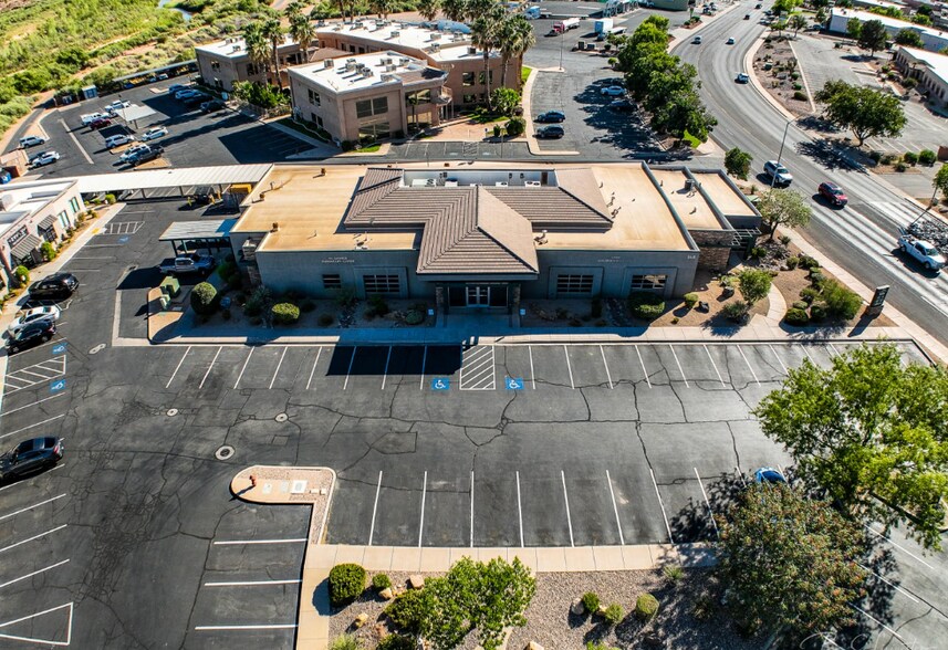 368 E Riverside Dr, St George, UT à vendre - Photo de l’immeuble – Image 3 sur 50