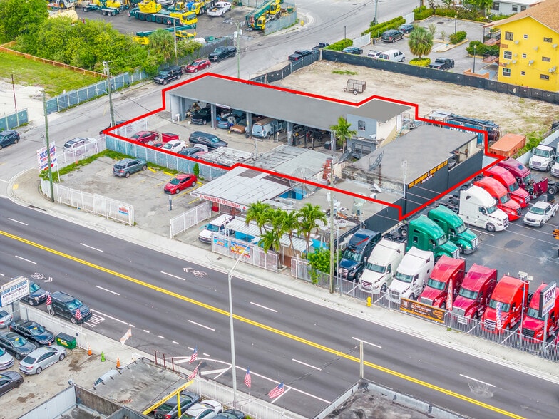 2395 NW 36th St, Miami, FL à louer - Photo principale – Image 1 sur 11