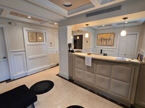 1062 Northern Blvd, Roslyn, NY à louer Photo intérieure– Image 2 sur 16