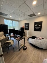 11890 SW 8th St, Miami, FL à louer Photo de l’immeuble– Image 2 sur 3