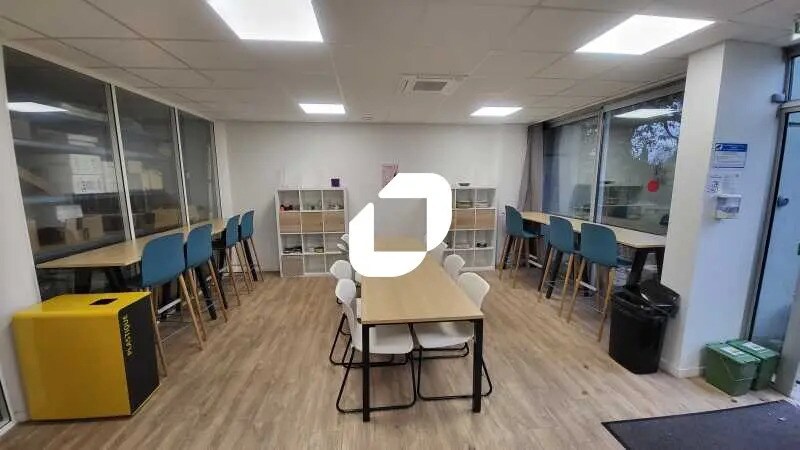 Bureau dans Canéjan à louer - Photo de l’immeuble – Image 2 sur 9