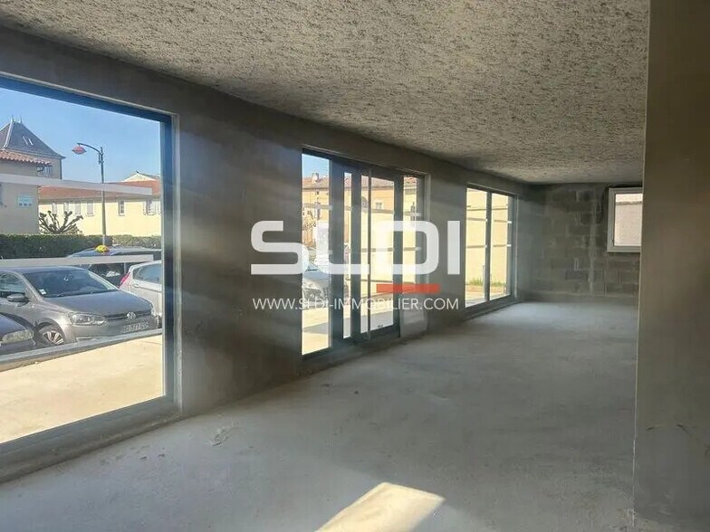 Local commercial dans Jassans-Riottier à louer - Photo intérieure – Image 2 sur 7