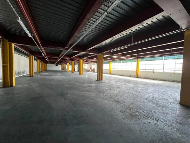 Industriel/Logistique dans La Monnerie-le-Montel à louer - Photo de l’immeuble – Image 2 sur 2