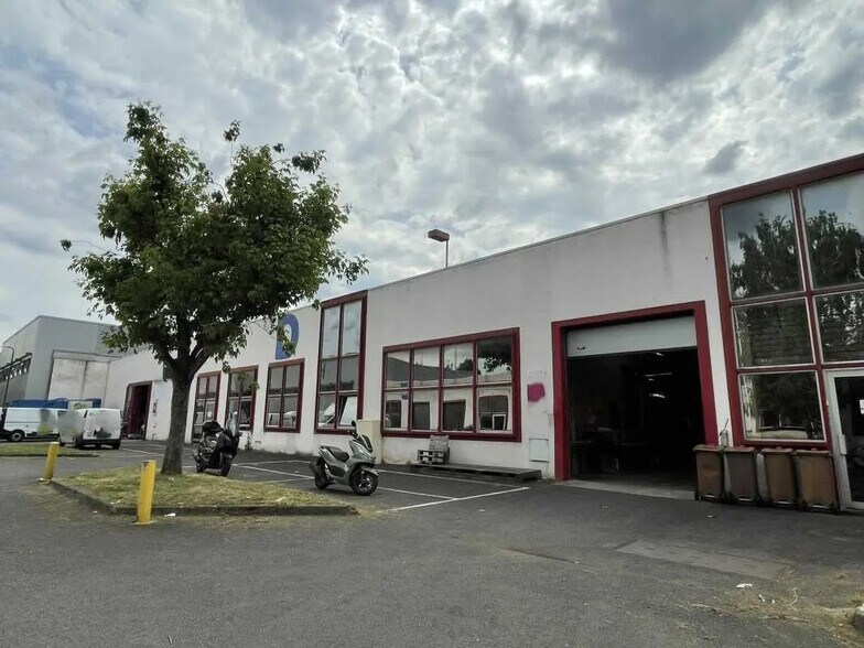 Bureau dans Ivry-sur-Seine à louer - Photo principale – Image 1 sur 3