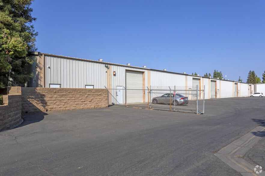 2636-2686 N Argyle Ave, Fresno, CA à louer - Photo principale – Image 1 sur 4