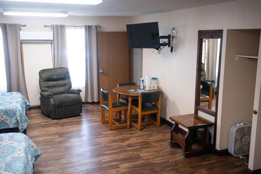 402 Mae Orr St, Enfield, IL à vendre - Photo de l’immeuble – Image 3 sur 22