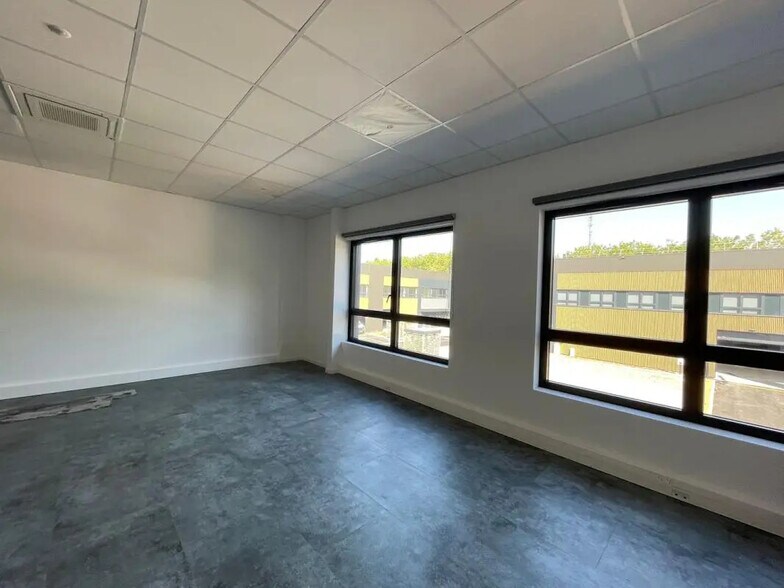 Bureau dans Trappes à louer - Photo intérieure – Image 3 sur 7