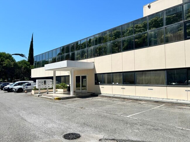 Plus de détails pour 37 Chemin Du Puissanton, Vallauris - Bureau à louer