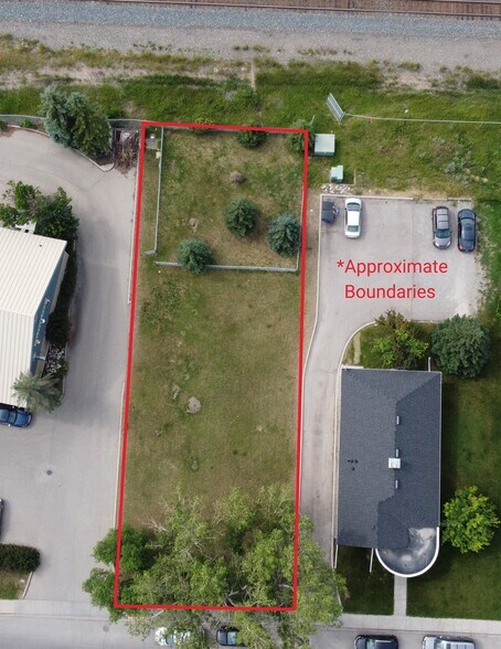313 1 St E, Cochrane, AB à vendre - Aérien – Image 2 sur 7