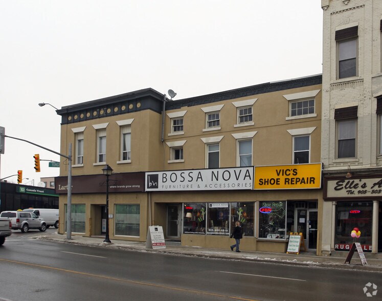 15243 Yonge St, Aurora, ON à louer - Photo de l’immeuble – Image 2 sur 2