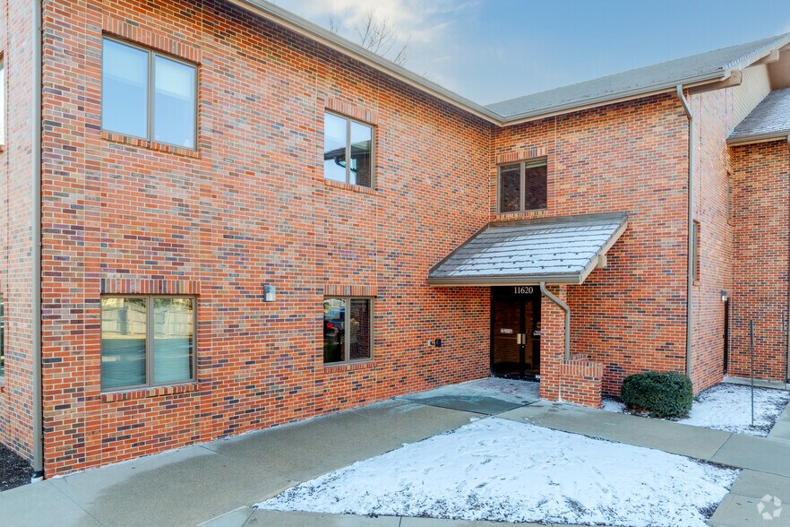 11620 Arbor St, Omaha, NE à louer - Photo de l’immeuble – Image 2 sur 6