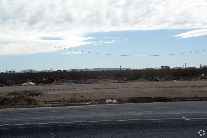 12000 Bear Valley rd, Victorville, CA à louer - Photo principale – Image 1 sur 2