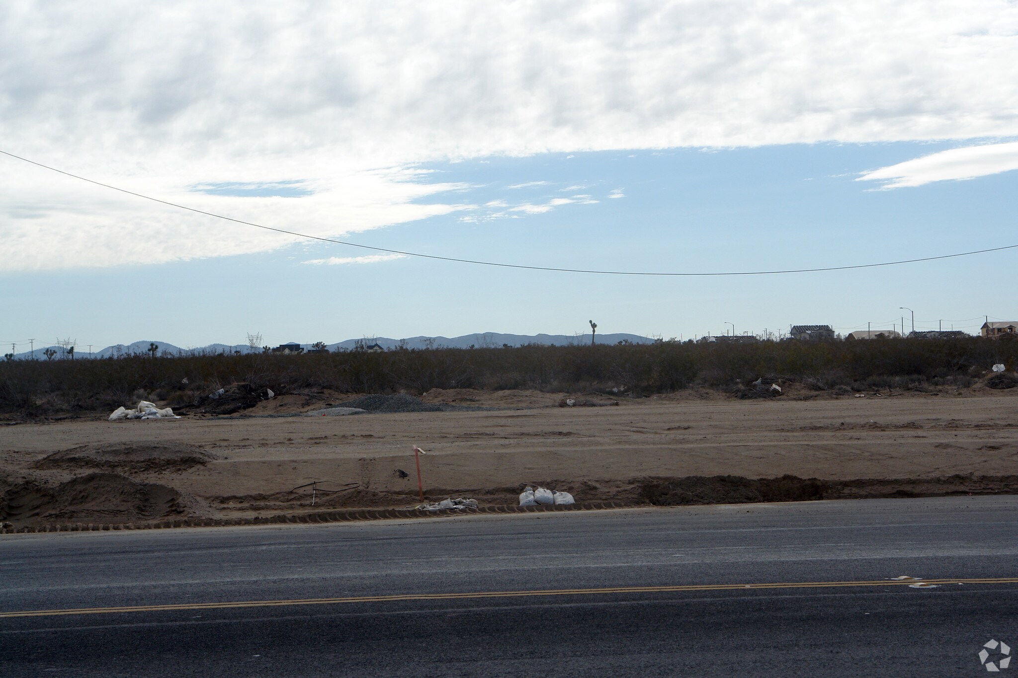 12000 Bear Valley rd, Victorville, CA à louer Photo principale– Image 1 sur 3