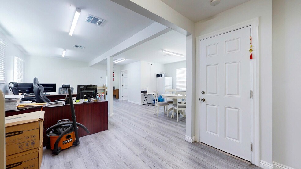 6851 Foothill Blvd, Tujunga, CA à vendre - Photo de l’immeuble – Image 3 sur 23