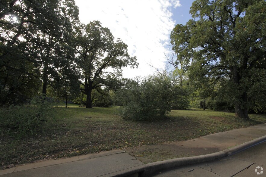 1801 W Pleasant Ridge Rd, Arlington, TX à vendre - Photo de l’immeuble – Image 2 sur 7
