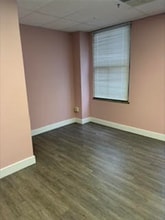 103 E State St, Mason City, IA à louer Photo intérieure– Image 1 sur 2