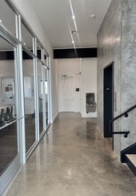 330 Wonder World Dr, San Marcos, TX à vendre Photo intérieure– Image 2 sur 4