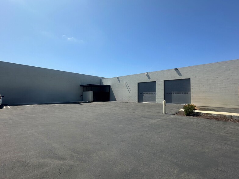 1100-1102 W 135th St, Gardena, CA à vendre - Photo de l’immeuble – Image 3 sur 8