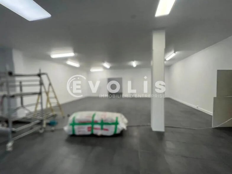 Local d'activités dans Valenton à vendre - Photo de l’immeuble – Image 2 sur 7