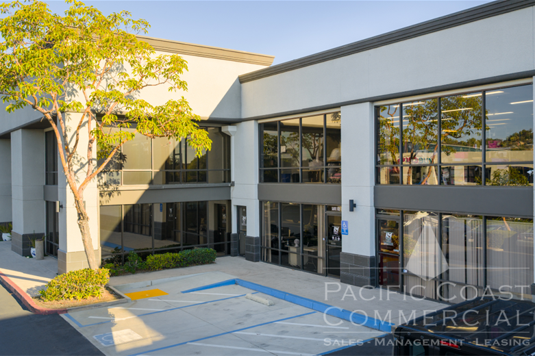 340 Rancheros Dr, San Marcos, CA à vendre - Photo de l’immeuble – Image 2 sur 9