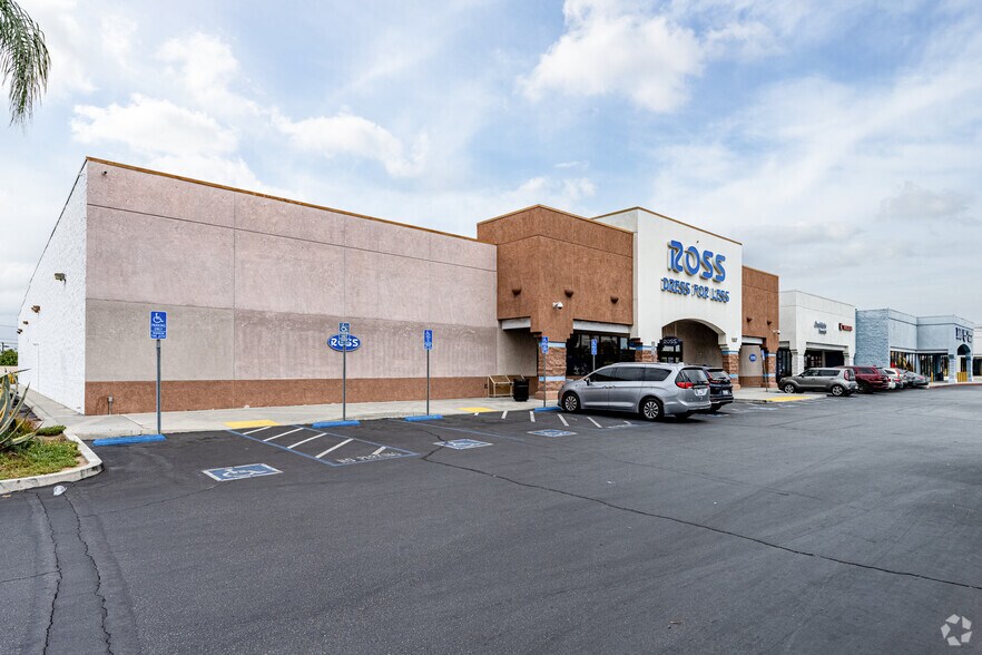 1807-1845 N Hacienda Blvd, La Puente, CA à louer - Photo principale – Image 1 sur 4