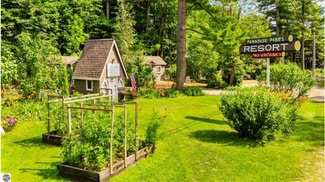 Plus de détails pour 917 S Bayshore Dr, Elk Rapids, MI - Hôtellerie à vendre