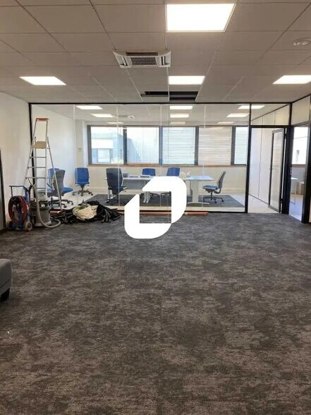 Bureau dans Villeneuve-la-Garenne à louer - Photo de l’immeuble – Image 1 sur 16