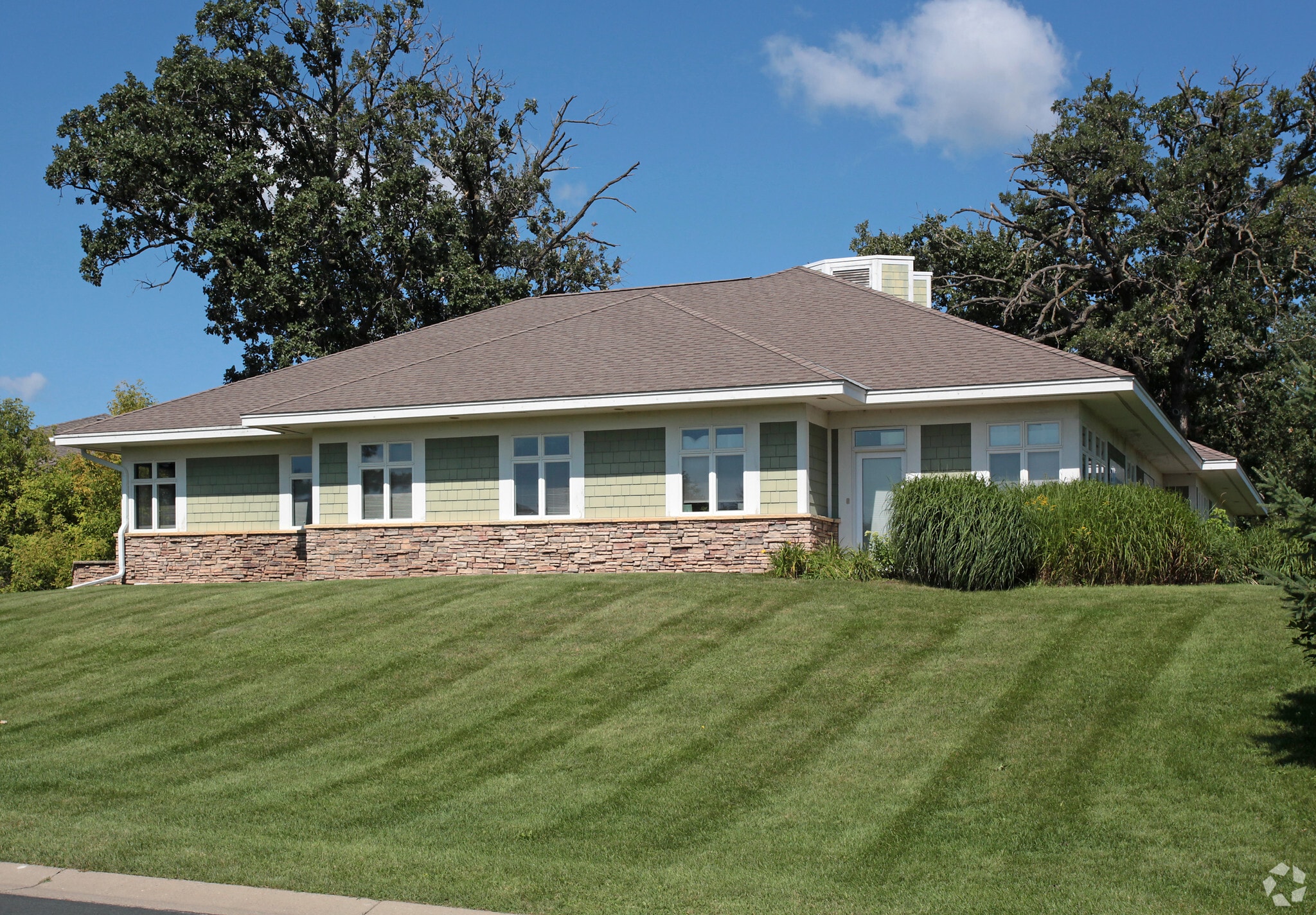 8490 Woodbury Xing, Saint Paul, MN à vendre Photo principale– Image 1 sur 3