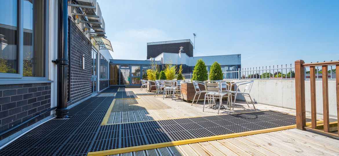 Tudor Sq, West Bridgford à louer Photo de l’immeuble– Image 1 sur 9