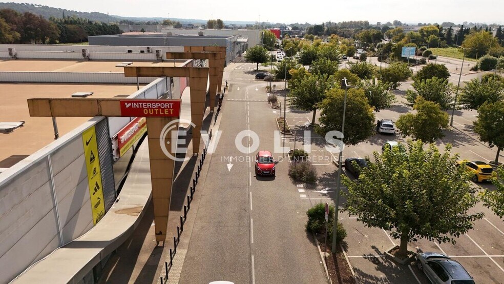 Local commercial dans Sorgues à louer - Photo de l’immeuble – Image 1 sur 8