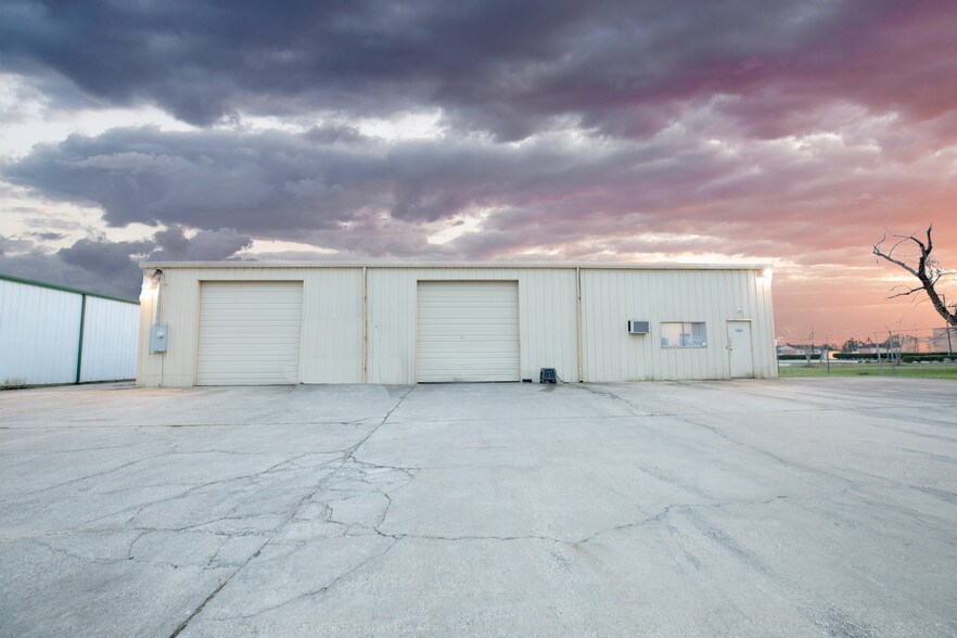 2407B S Houston Ave, Humble, TX à louer - Photo de l’immeuble – Image 3 sur 5