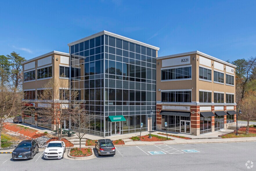 8221 Ritchie Hwy, Pasadena, MD à louer - Photo principale – Image 1 sur 21