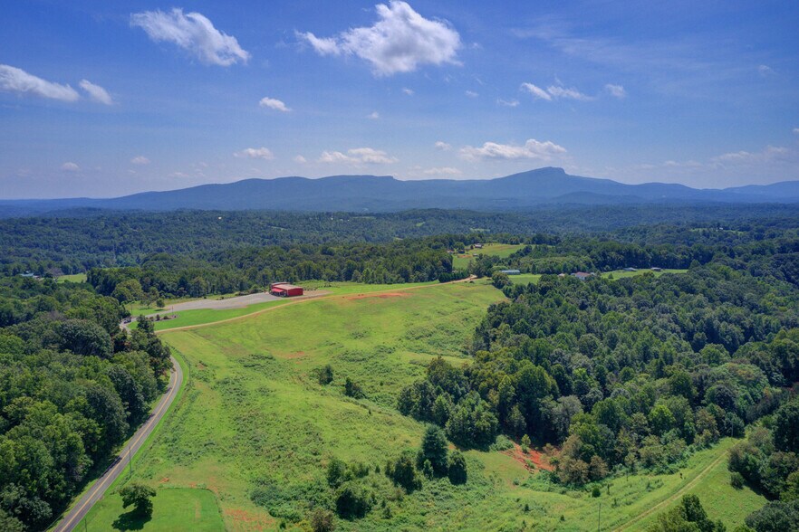 1426 Peter Mabe Rd, Danbury, NC à vendre - Aérien – Image 1 sur 22