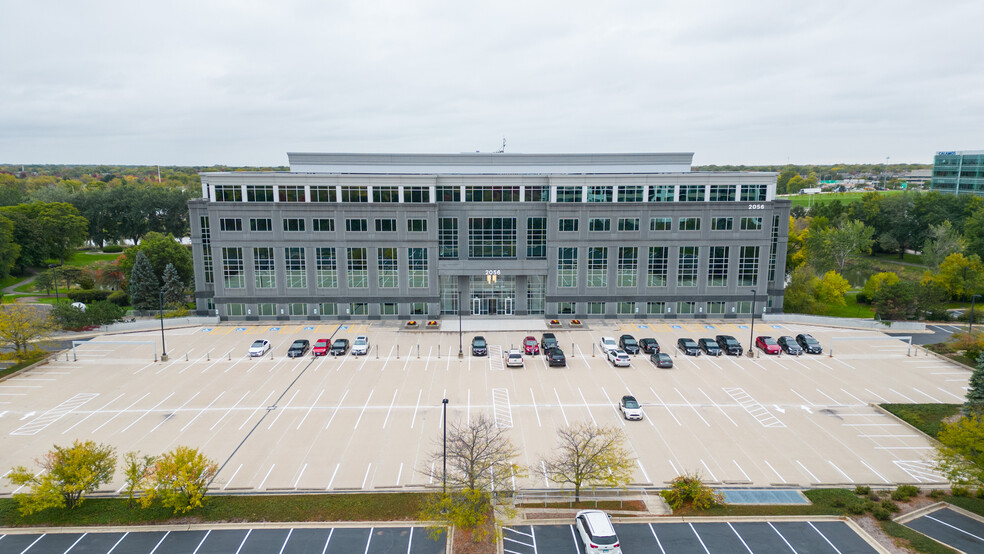 2056 Westings Ave, Naperville, IL à louer - Photo de l’immeuble – Image 2 sur 9