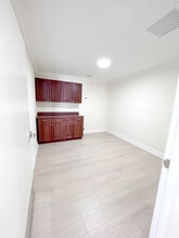 2390 NW 7th St, Miami, FL à louer Photo intérieure– Image 2 sur 2