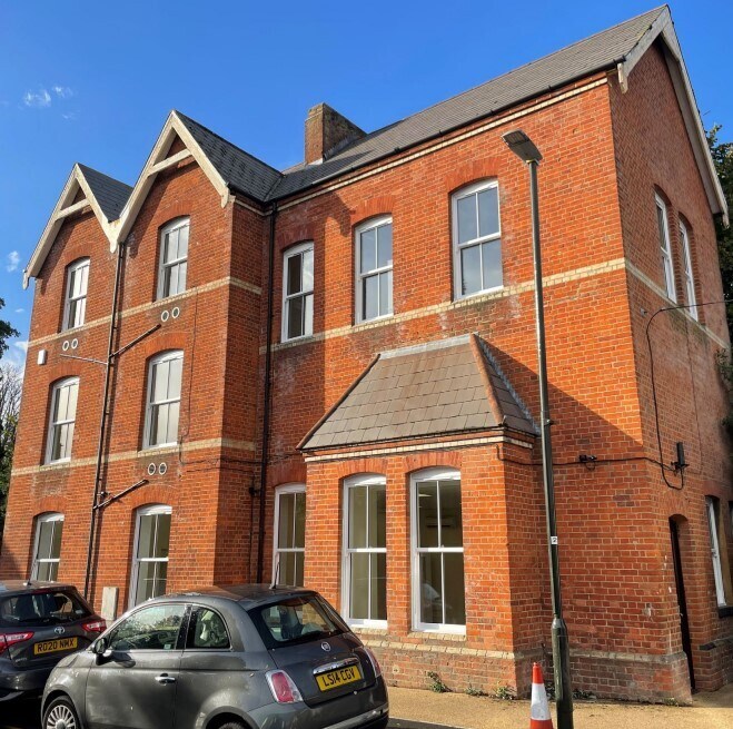 Grand Dr, Raynes Park à louer Photo de l’immeuble– Image 1 sur 2