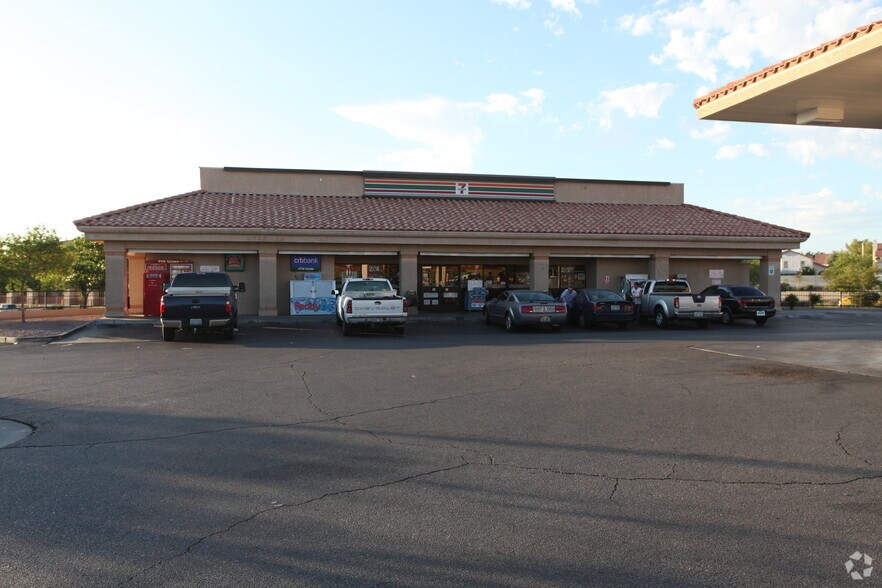 425 E Windmill Ln, Las Vegas, NV à vendre - Photo de l’immeuble – Image 2 sur 4