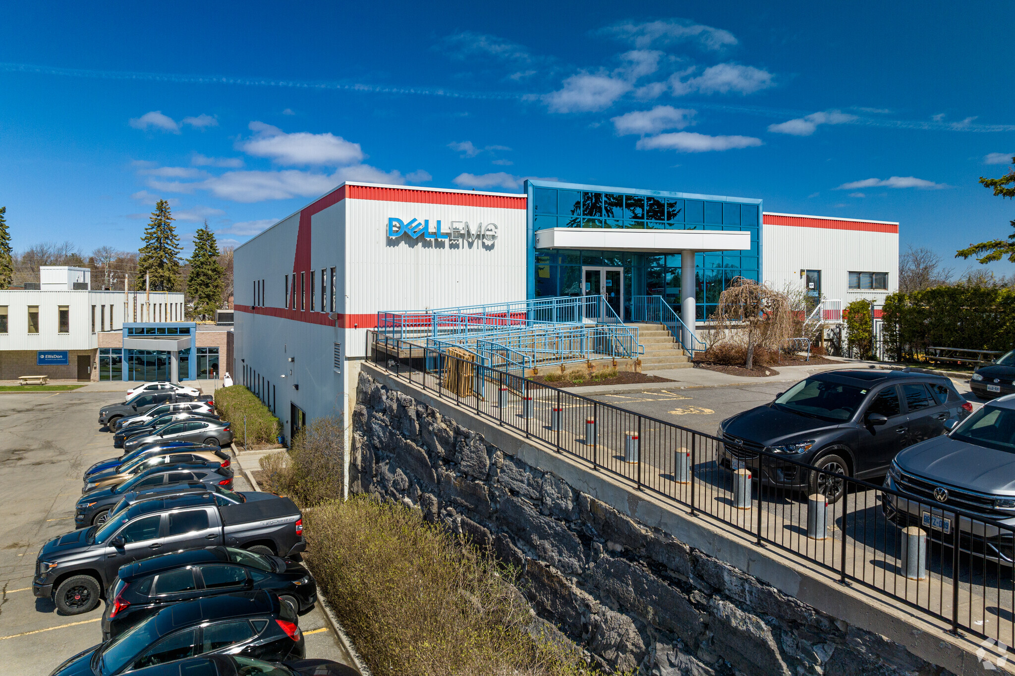 2680 Queensview Dr, Ottawa, ON à louer Photo de l’immeuble– Image 1 sur 5