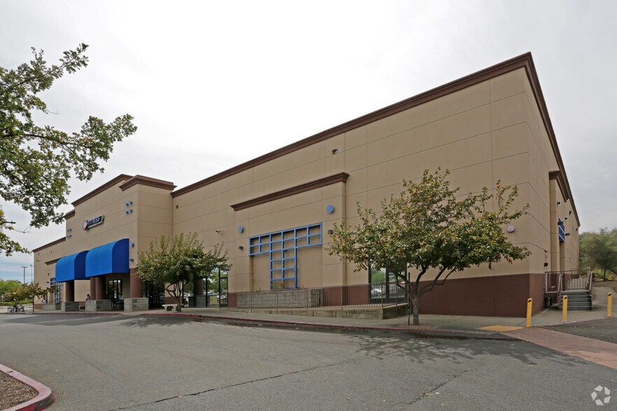 336 N Sunrise Ave, Roseville, CA à louer - Photo principale – Image 1 sur 3