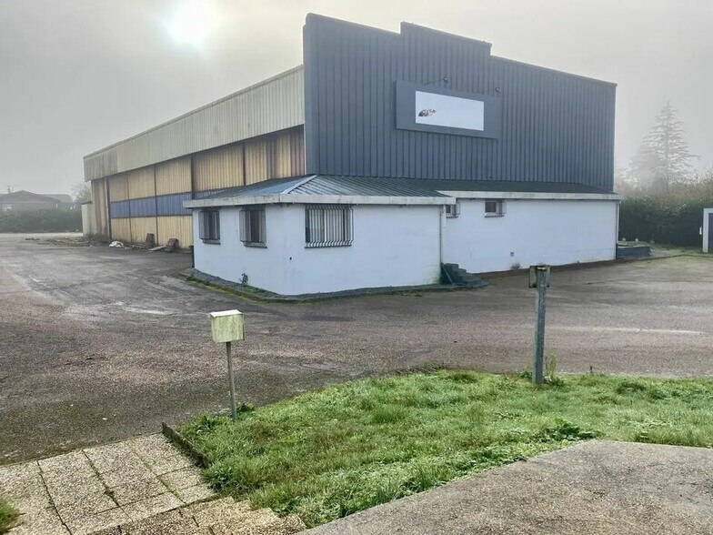 Local d'activités dans Saint-Romain-de-Colbosc à vendre - Photo de l’immeuble – Image 2 sur 2