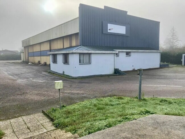 Plus de détails pour Local d’activités à vendre