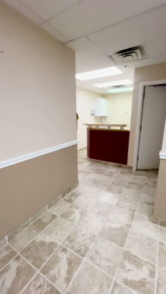 561 Cranbury Rd, East Brunswick, NJ à vendre - Vidéo sur l’annonce professionnelle – Image 2 sur 40