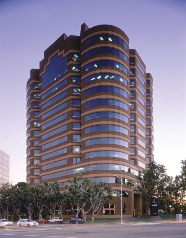 3500 W olive Ave, Burbank, CA à louer Photo de l’immeuble– Image 1 sur 2