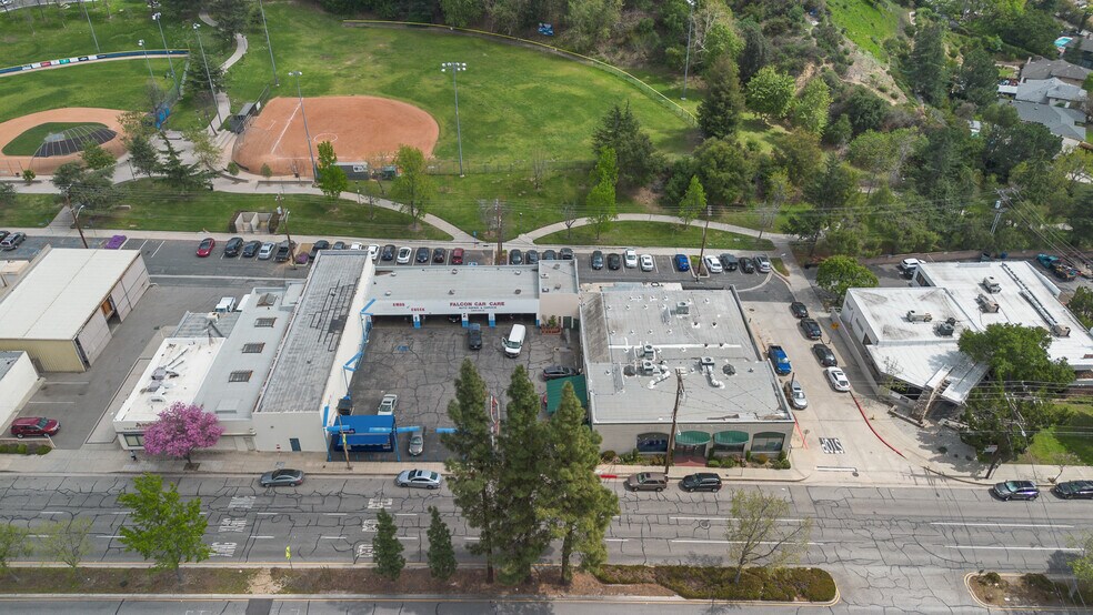 3450 N Verdugo Rd, Glendale, CA à vendre - Photo de l’immeuble – Image 2 sur 25