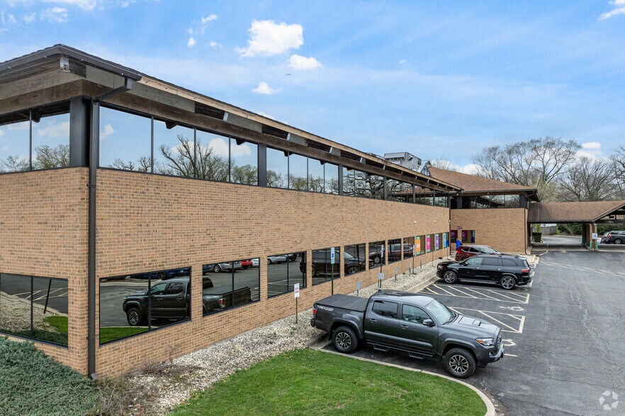 1112 S Washington St, Naperville, IL à louer - Photo de l’immeuble – Image 2 sur 5