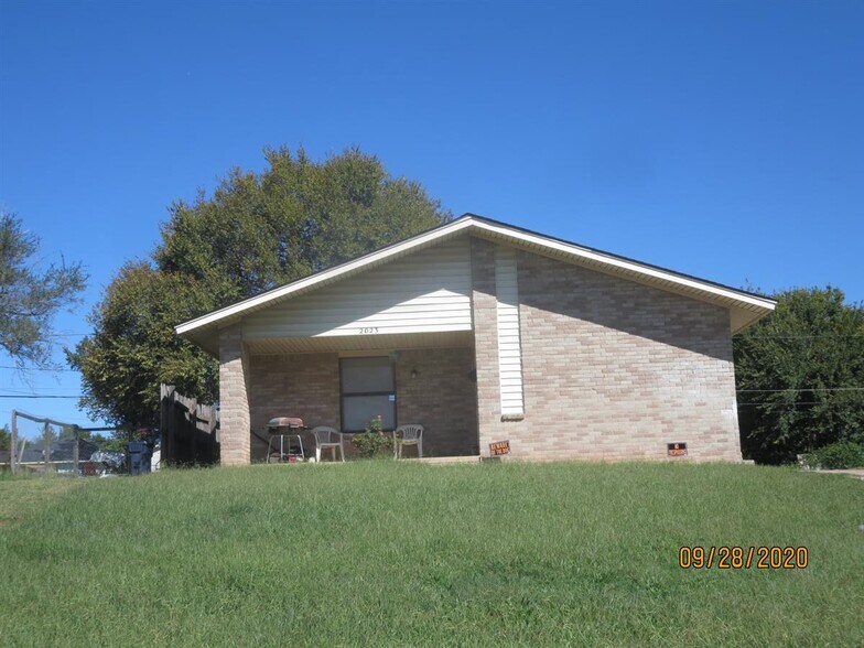 2023 NE 12th St, Oklahoma City, OK à vendre - Photo principale – Image 1 sur 1