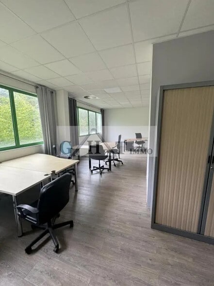 Bureau dans Savigny-le-Temple à vendre - Photo intérieure – Image 2 sur 14