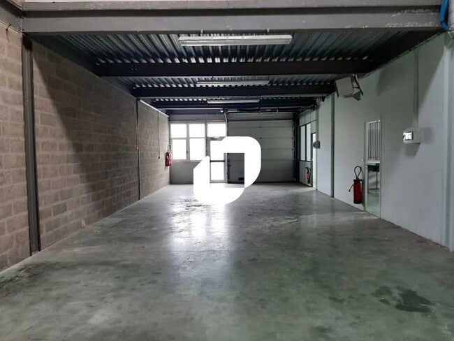 Plus de détails pour Local d’activités à vendre