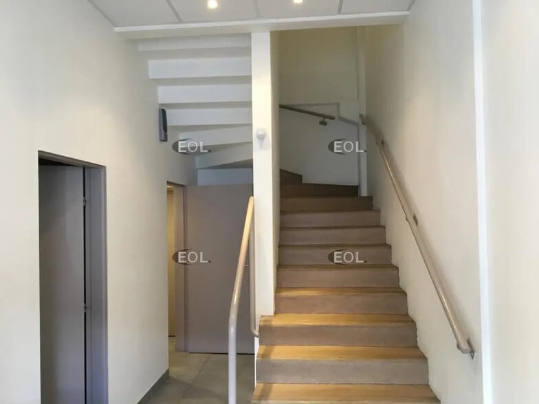 Local d’activités dans Lisses à louer - Photo intérieure – Image 3 sur 8